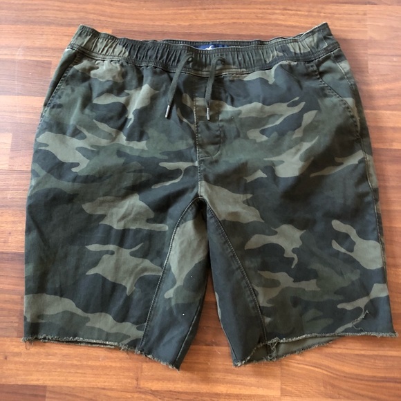 hollister camo shorts
